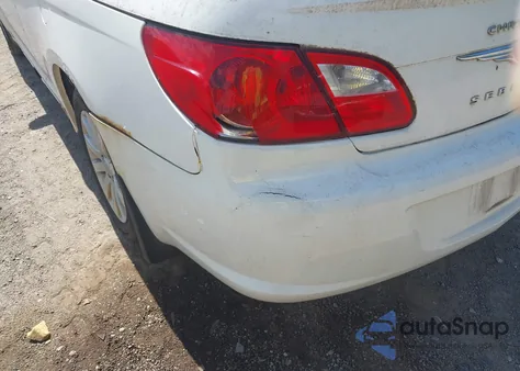 2010 Chrysler Sebring Touring z USA, uszkodzony, nr VIN 1C3BC5ED4AN159928